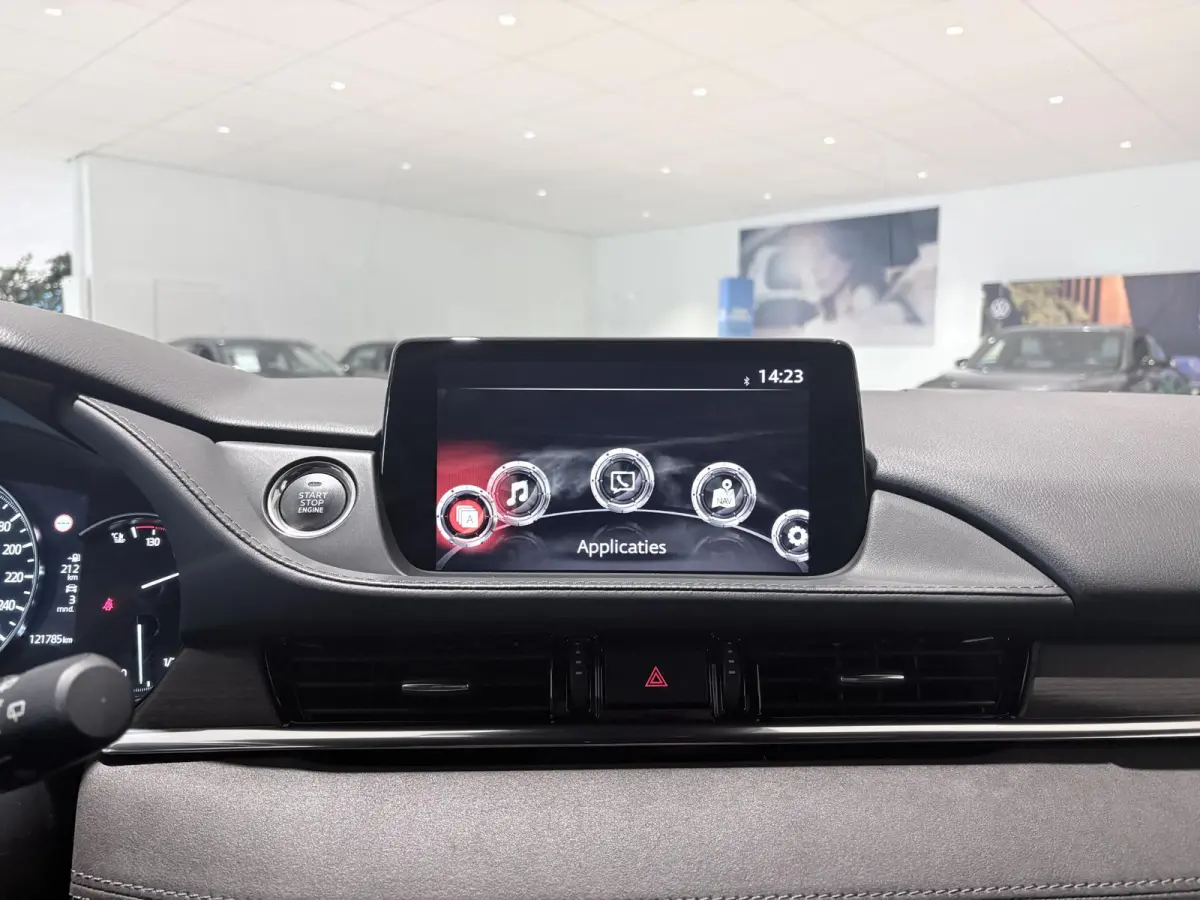 2.5 SkyActiv-G 194 Signature Metaalkleur | Trekhaak | Achterbank verwarmd | Airco | Audio Installatie Premium | Autonomous Emergency Braking | Bluetooth Telefoonverbinding | Cruise Control A