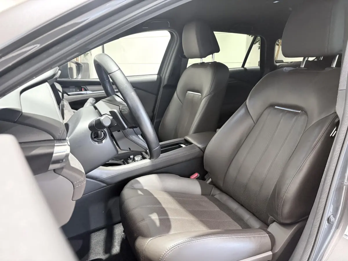 2.5 SkyActiv-G 194 Signature Metaalkleur | Trekhaak | Achterbank verwarmd | Airco | Audio Installatie Premium | Autonomous Emergency Braking | Bluetooth Telefoonverbinding | Cruise Control A