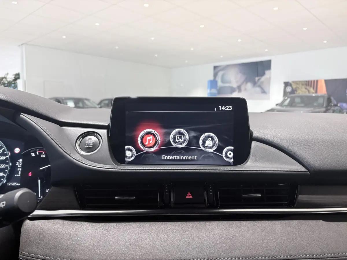 2.5 SkyActiv-G 194 Signature Metaalkleur | Trekhaak | Achterbank verwarmd | Airco | Audio Installatie Premium | Autonomous Emergency Braking | Bluetooth Telefoonverbinding | Cruise Control A