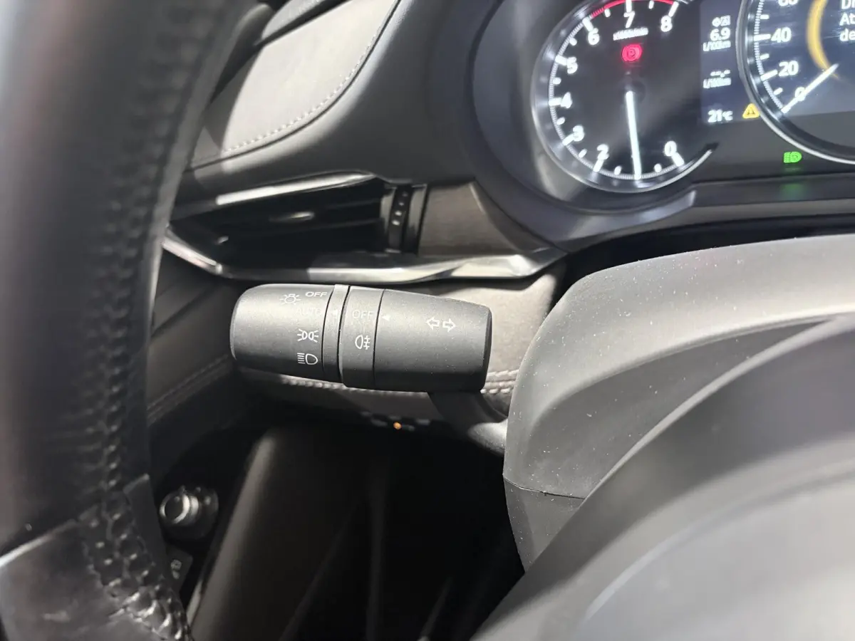 2.5 SkyActiv-G 194 Signature Metaalkleur | Trekhaak | Achterbank verwarmd | Airco | Audio Installatie Premium | Autonomous Emergency Braking | Bluetooth Telefoonverbinding | Cruise Control A