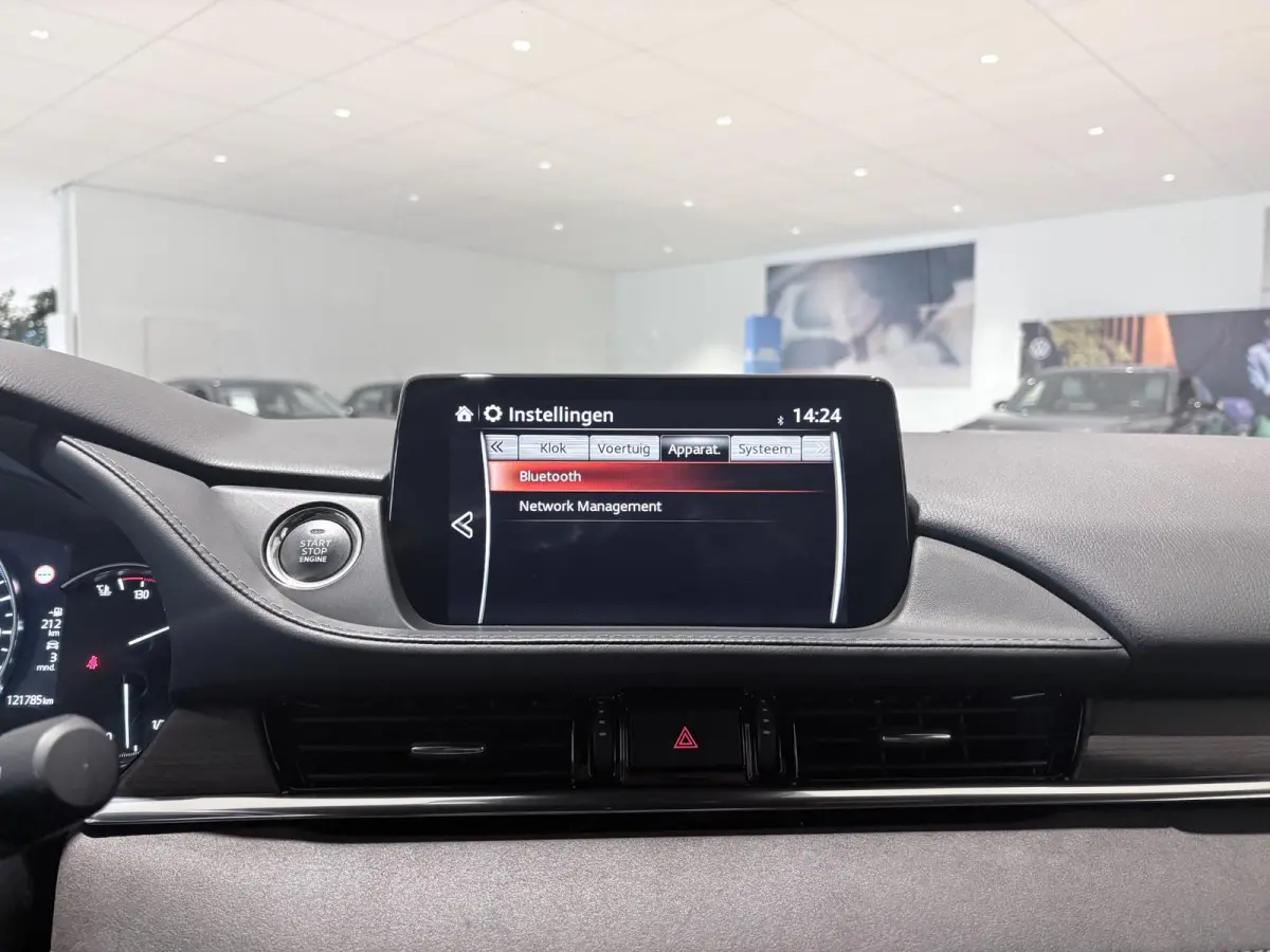 2.5 SkyActiv-G 194 Signature Metaalkleur | Trekhaak | Achterbank verwarmd | Airco | Audio Installatie Premium | Autonomous Emergency Braking | Bluetooth Telefoonverbinding | Cruise Control A