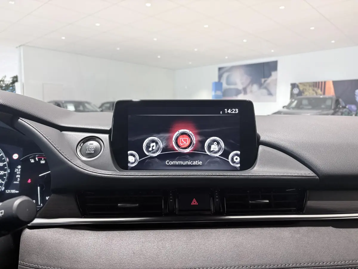 2.5 SkyActiv-G 194 Signature Metaalkleur | Trekhaak | Achterbank verwarmd | Airco | Audio Installatie Premium | Autonomous Emergency Braking | Bluetooth Telefoonverbinding | Cruise Control A