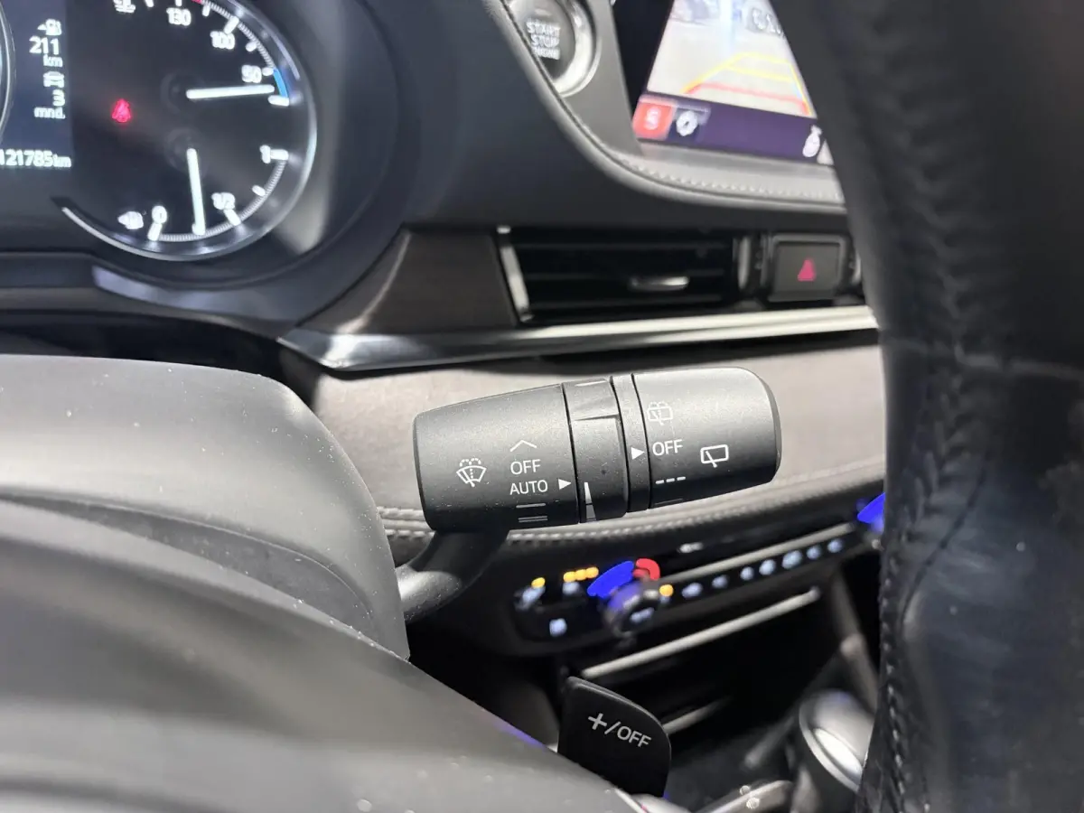 2.5 SkyActiv-G 194 Signature Metaalkleur | Trekhaak | Achterbank verwarmd | Airco | Audio Installatie Premium | Autonomous Emergency Braking | Bluetooth Telefoonverbinding | Cruise Control A