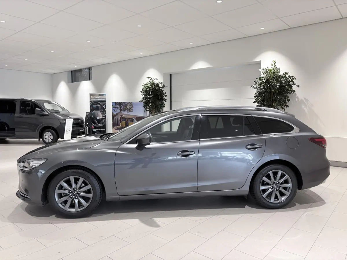 2.5 SkyActiv-G 194 Signature Metaalkleur | Trekhaak | Achterbank verwarmd | Airco | Audio Installatie Premium | Autonomous Emergency Braking | Bluetooth Telefoonverbinding | Cruise Control A
