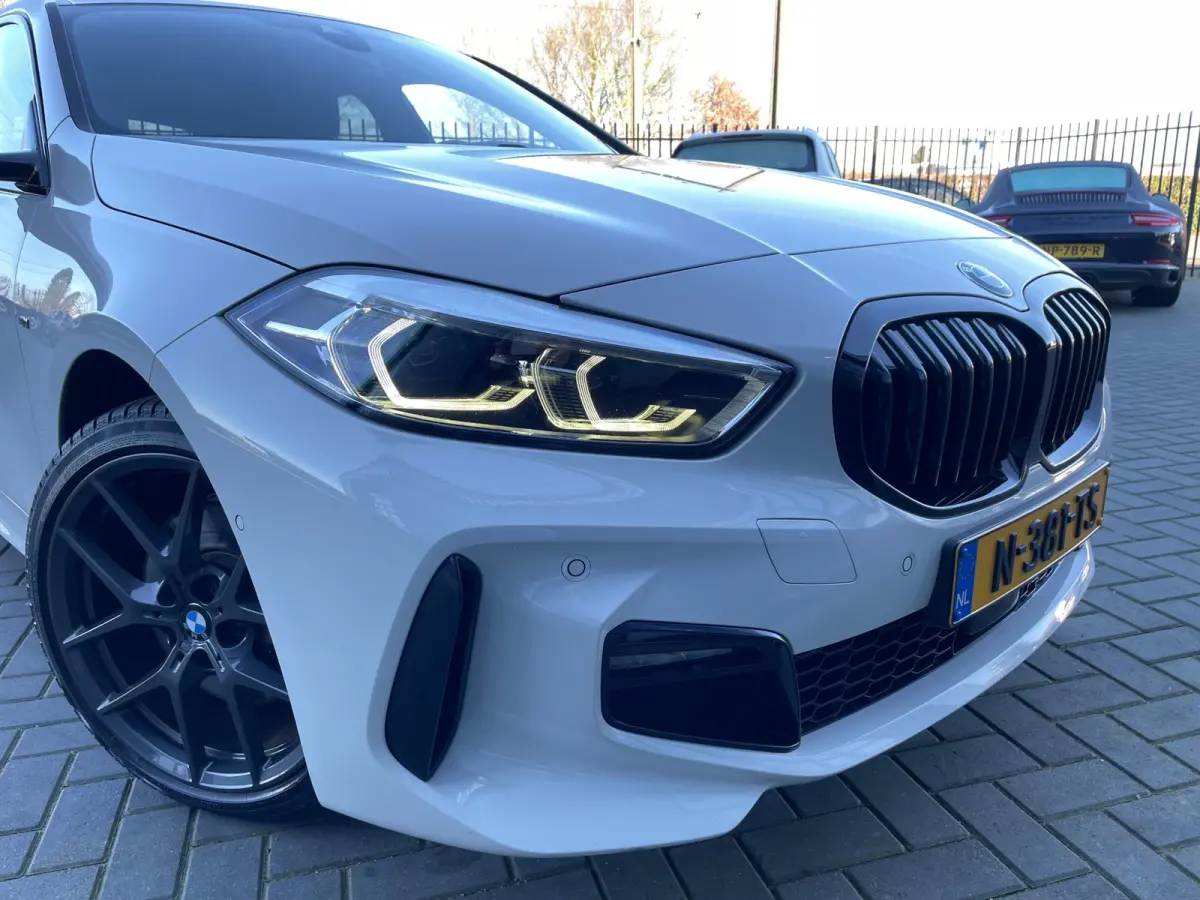 118i Business Edition Plus M-Sport/NL.Auto/Leder/Full Led/Climatronic/Camera/1Ste Eigenaar/Dealer Onderhouden