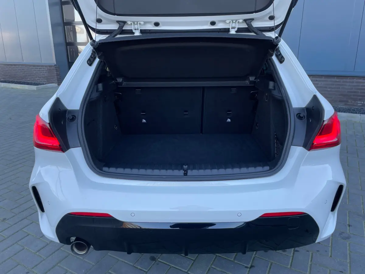 118i Business Edition Plus M-Sport/NL.Auto/Leder/Full Led/Climatronic/Camera/1Ste Eigenaar/Dealer Onderhouden