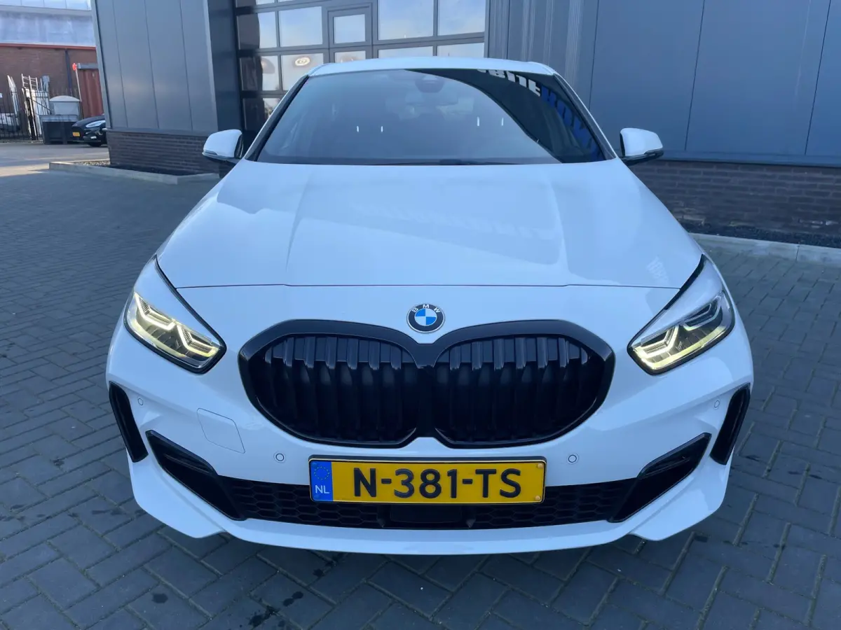 118i Business Edition Plus M-Sport/NL.Auto/Leder/Full Led/Climatronic/Camera/1Ste Eigenaar/Dealer Onderhouden