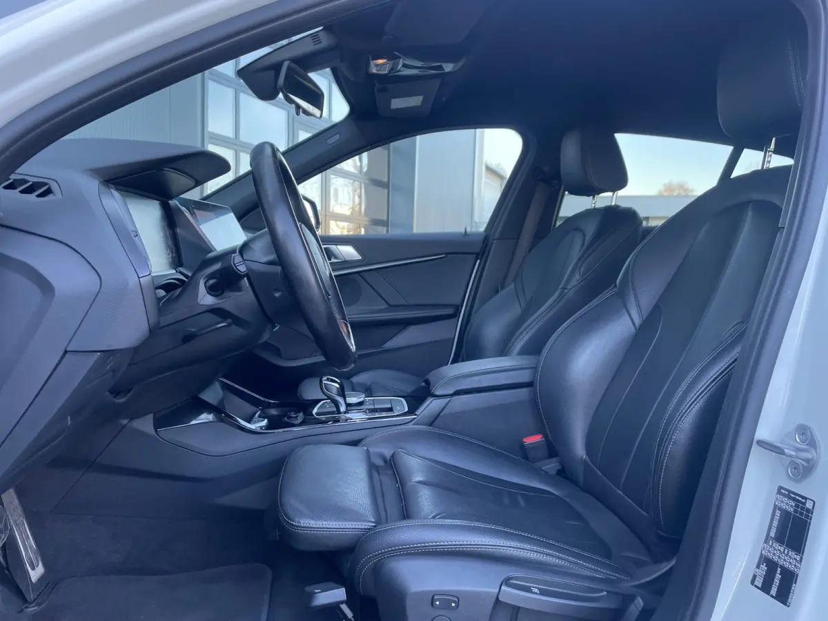 118i Business Edition Plus M-Sport/NL.Auto/Leder/Full Led/Climatronic/Camera/1Ste Eigenaar/Dealer Onderhouden