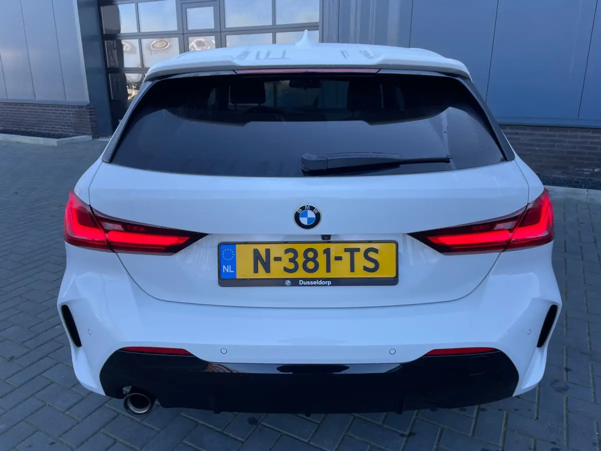 118i Business Edition Plus M-Sport/NL.Auto/Leder/Full Led/Climatronic/Camera/1Ste Eigenaar/Dealer Onderhouden