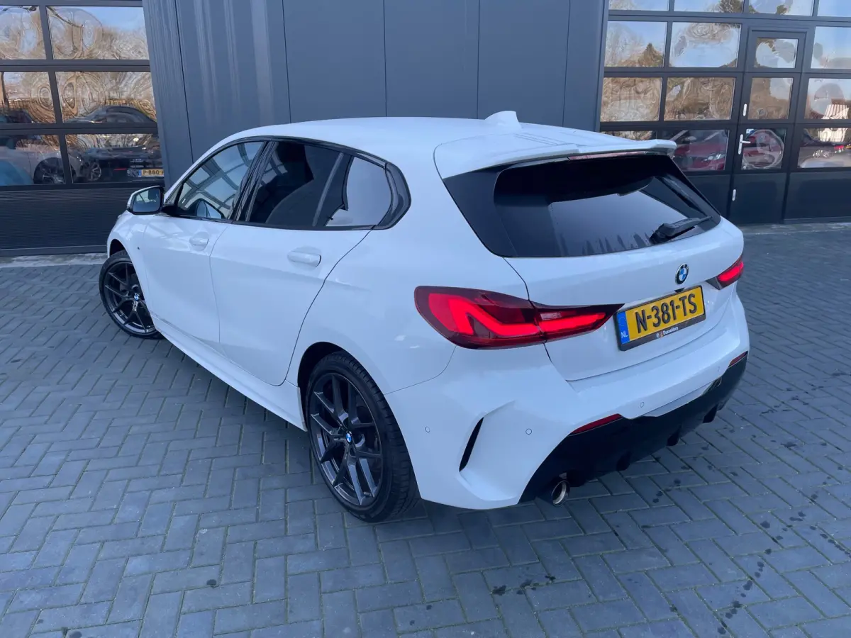 118i Business Edition Plus M-Sport/NL.Auto/Leder/Full Led/Climatronic/Camera/1Ste Eigenaar/Dealer Onderhouden