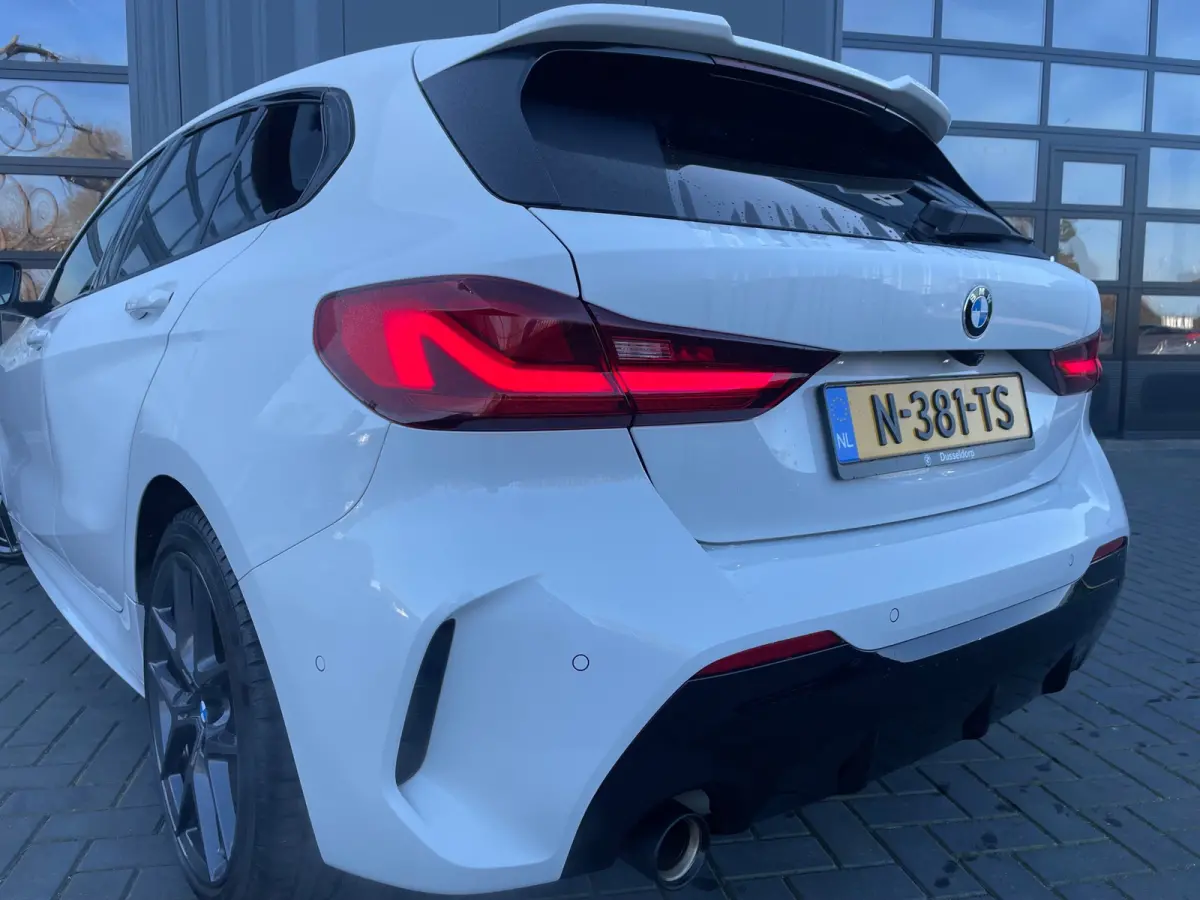 118i Business Edition Plus M-Sport/NL.Auto/Leder/Full Led/Climatronic/Camera/1Ste Eigenaar/Dealer Onderhouden