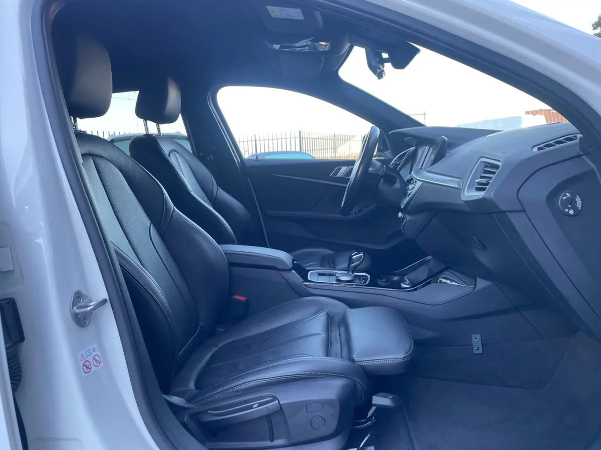 118i Business Edition Plus M-Sport/NL.Auto/Leder/Full Led/Climatronic/Camera/1Ste Eigenaar/Dealer Onderhouden