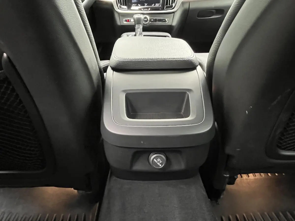 2.0 T4 Inscription | Navi/Camera/Adapt.Cruise/Clima/Afn.Trekhaak/Apple CarPlay-Android Auto