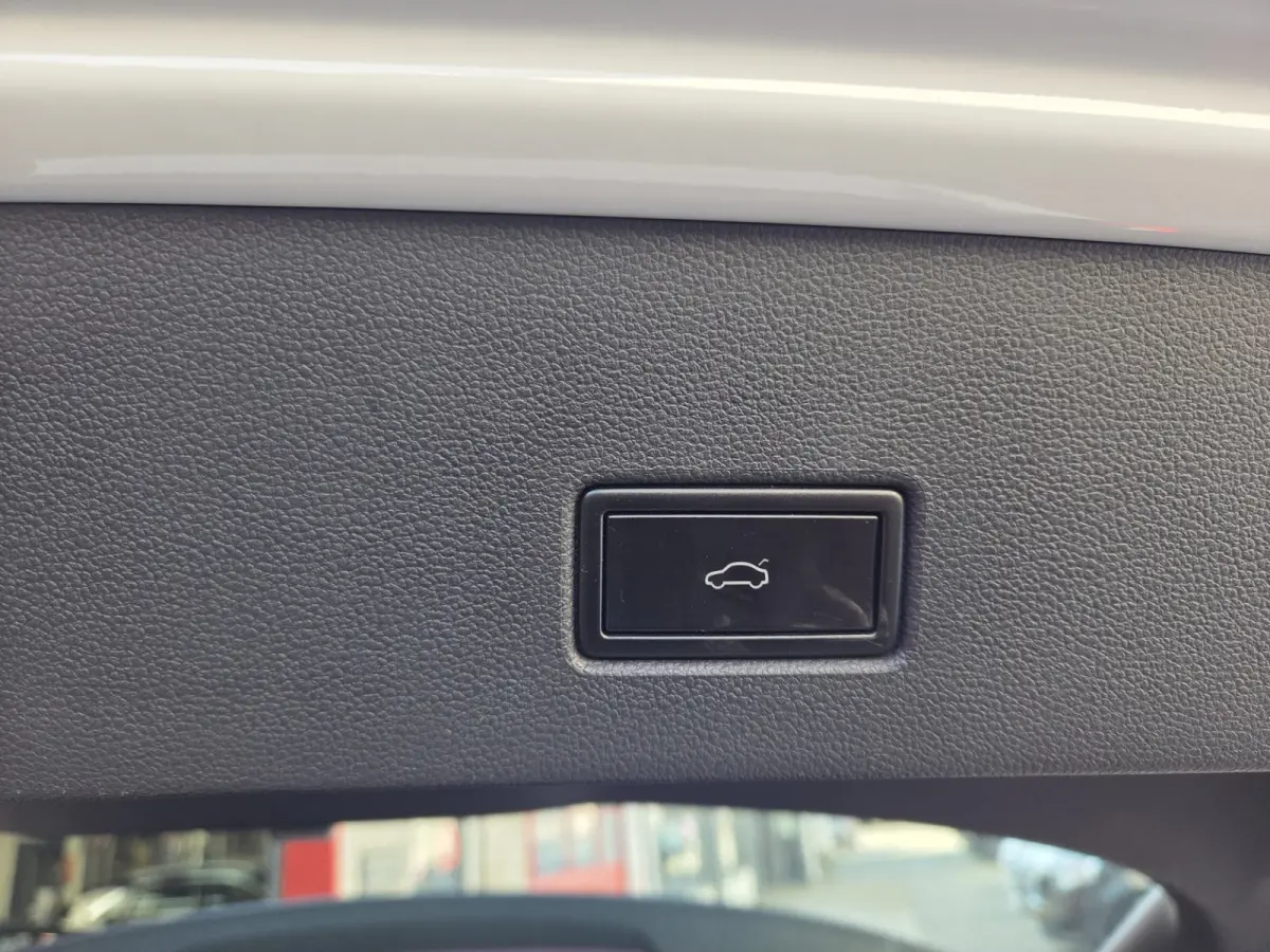 1.5 TSI Style Business Automaat/ Elektrische achterklep/ Stoel+Stuurverwarming/ Navigatie/ Rijklaarprijs!