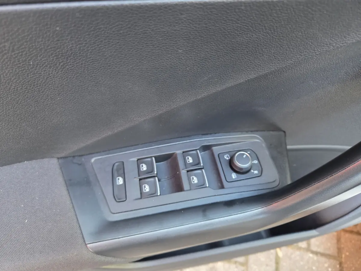 1.5 TSI Style Business Automaat/ Elektrische achterklep/ Stoel+Stuurverwarming/ Navigatie/ Rijklaarprijs!