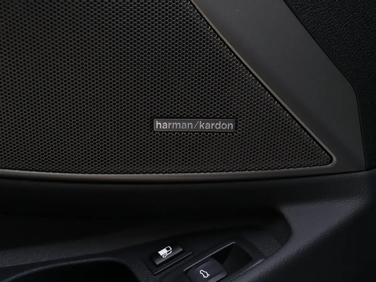 330e | M Sportpakket Pro | Panodak | Head-Up | Adaptive Cruise Control | Trekhaak | Harman Kardon | Elektr. Stoelen | Comfort Access | Driving Assistant | SOH 100% | 19'' LMV