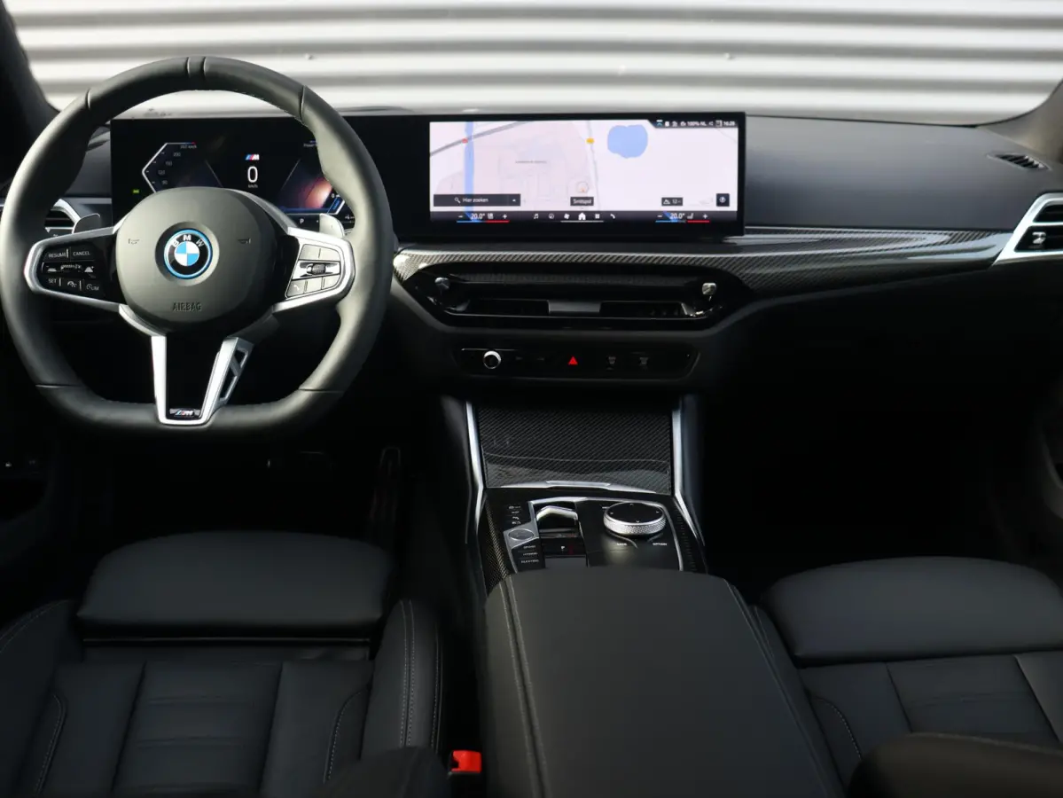 330e | M Sportpakket Pro | Panodak | Head-Up | Adaptive Cruise Control | Trekhaak | Harman Kardon | Elektr. Stoelen | Comfort Access | Driving Assistant | SOH 100% | 19'' LMV