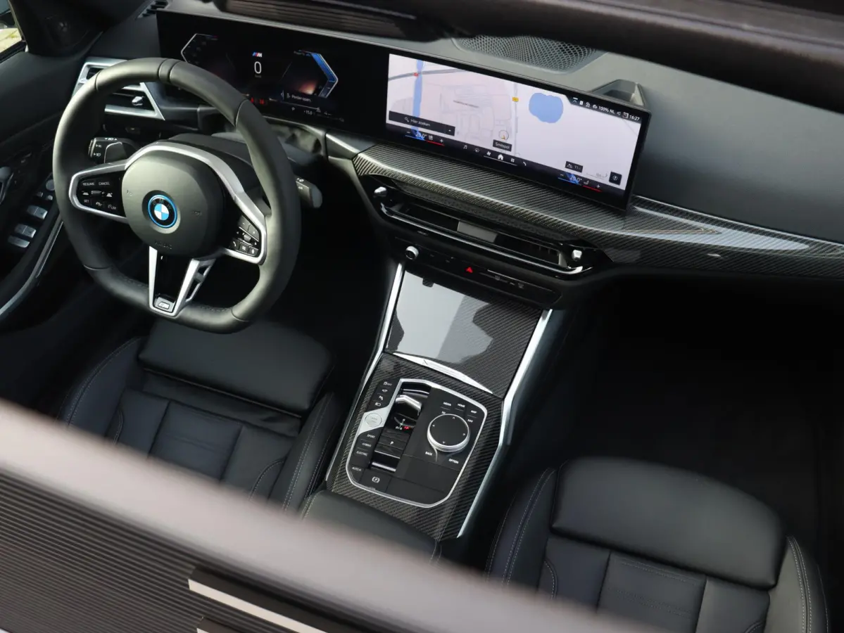 330e | M Sportpakket Pro | Panodak | Head-Up | Adaptive Cruise Control | Trekhaak | Harman Kardon | Elektr. Stoelen | Comfort Access | Driving Assistant | SOH 100% | 19'' LMV