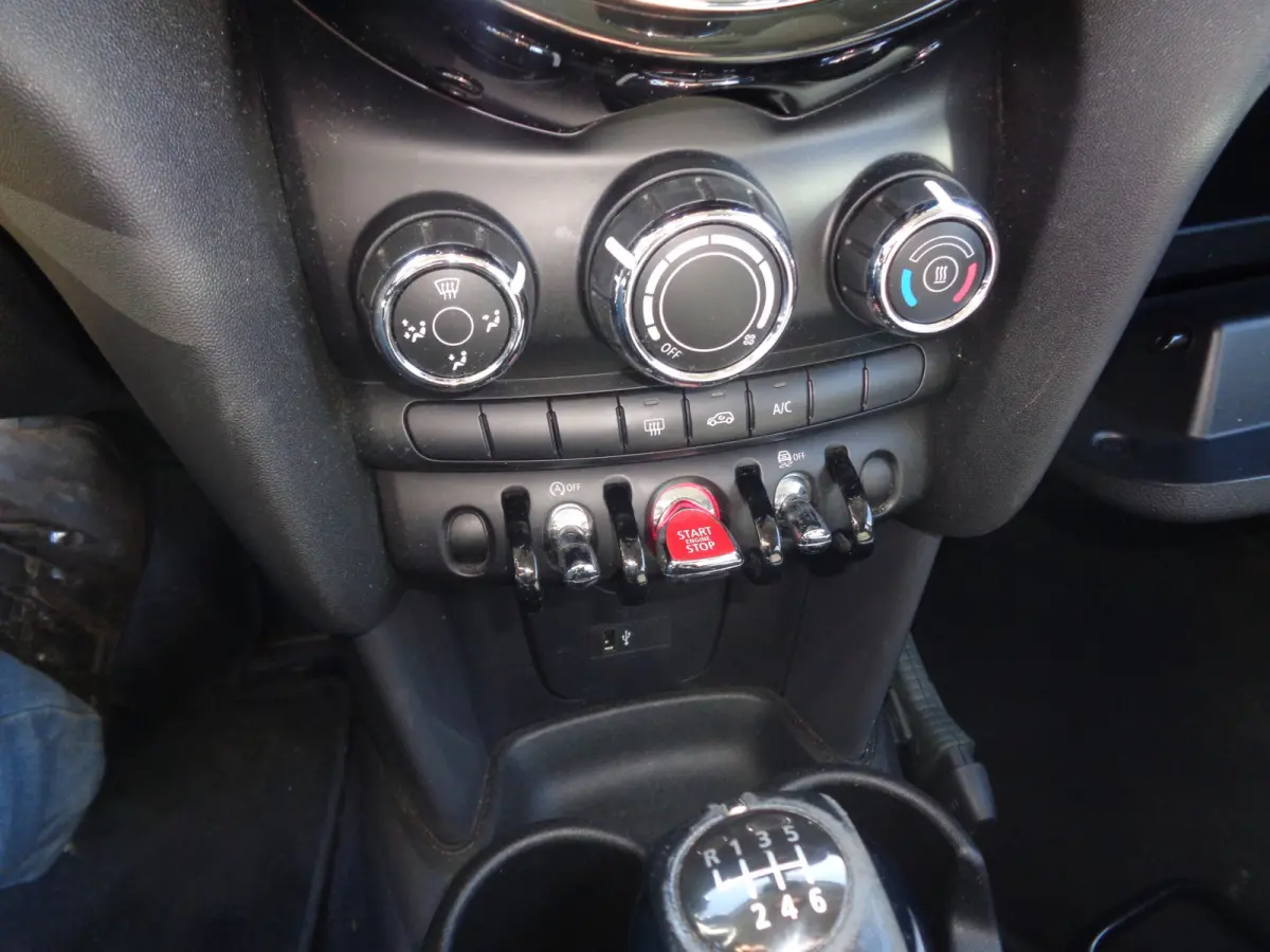 1.5 One First Airco, Navigatie, Carplay, LM velgen 17 inch