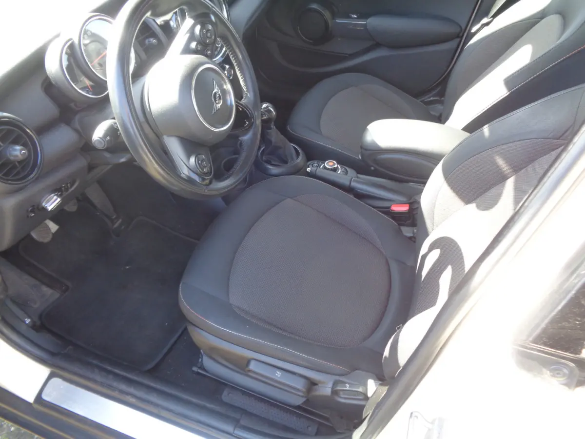 1.5 One First Airco, Navigatie, Carplay, LM velgen 17 inch