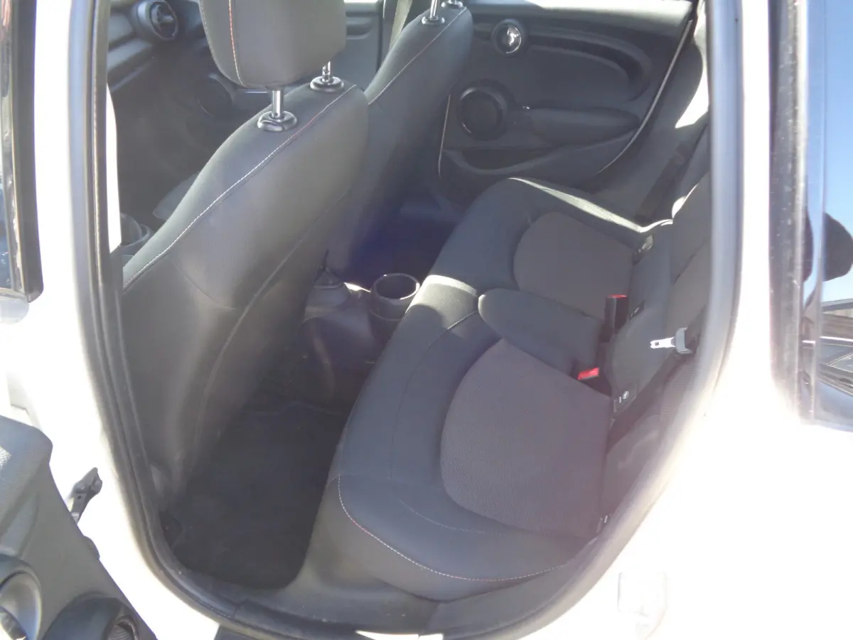 1.5 One First Airco, Navigatie, Carplay, LM velgen 17 inch