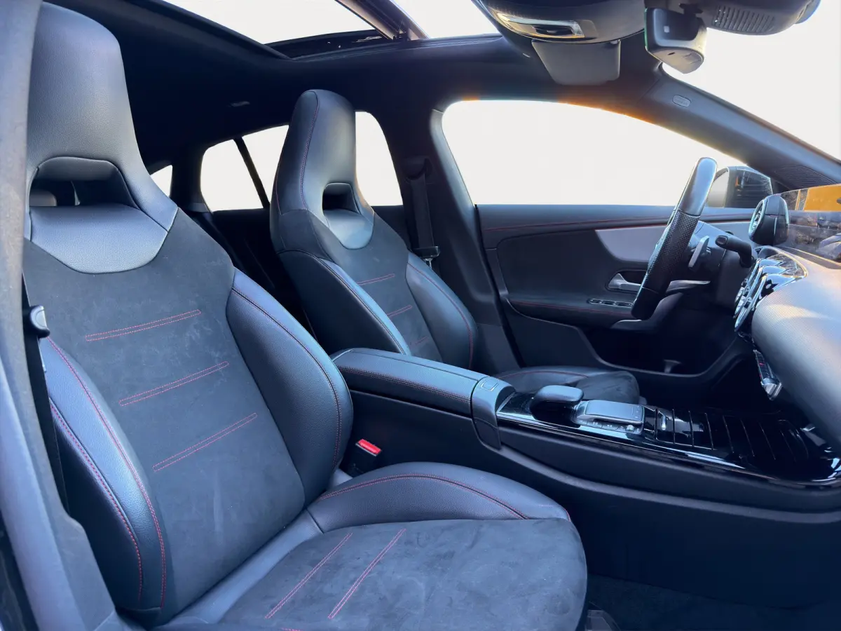 180 Business Solution AMG Widescreen | Matrix LED | Achteruitrijcamera | Apple Carplay/Android Auto | Extra getint glas | Stoelverwarming |
