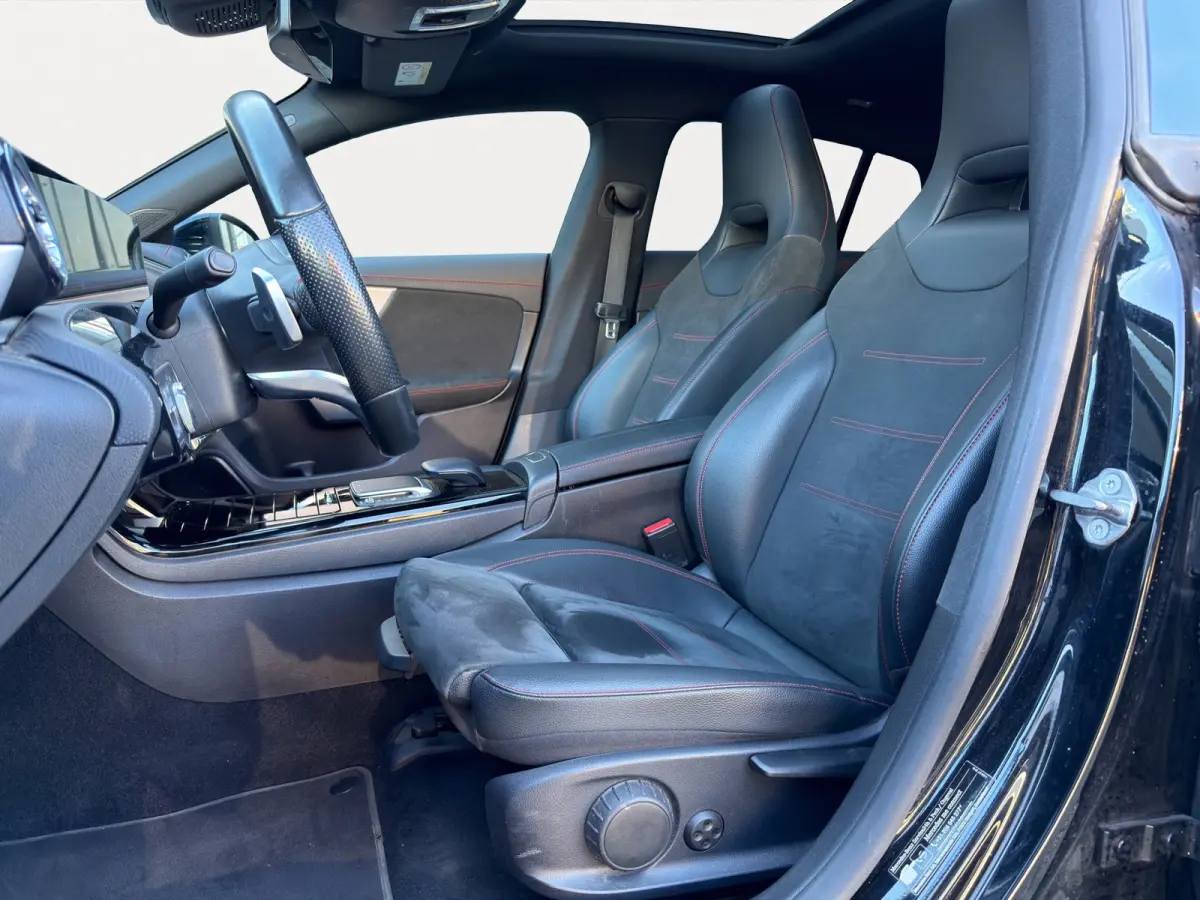 180 Business Solution AMG Widescreen | Matrix LED | Achteruitrijcamera | Apple Carplay/Android Auto | Extra getint glas | Stoelverwarming |