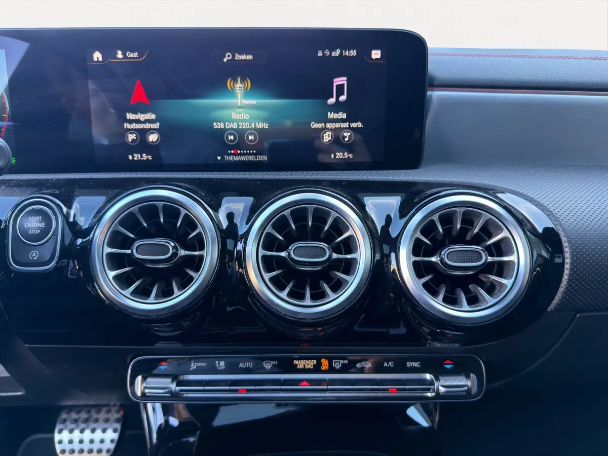 180 Business Solution AMG Widescreen | Matrix LED | Achteruitrijcamera | Apple Carplay/Android Auto | Extra getint glas | Stoelverwarming |