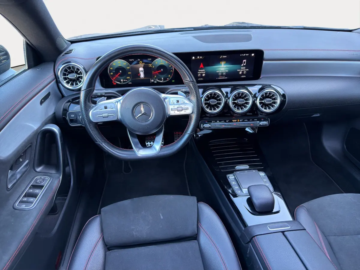 180 Business Solution AMG Widescreen | Matrix LED | Achteruitrijcamera | Apple Carplay/Android Auto | Extra getint glas | Stoelverwarming |