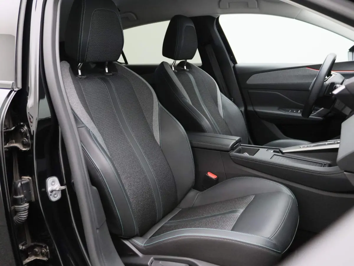 1.5 BlueHDi Allure Pack Business AUTOMAAT | Half-Leder | Apple Carplay / Android Auto | 360 Camera | Dodehoekdetectie | Led-Koplampen | Sfeerverlichting | Keyless | Adaptieve Cruise Control 