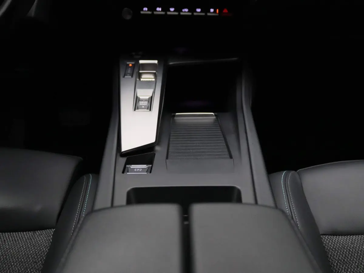 1.5 BlueHDi Allure Pack Business AUTOMAAT | Half-Leder | Apple Carplay / Android Auto | 360 Camera | Dodehoekdetectie | Led-Koplampen | Sfeerverlichting | Keyless | Adaptieve Cruise Control 