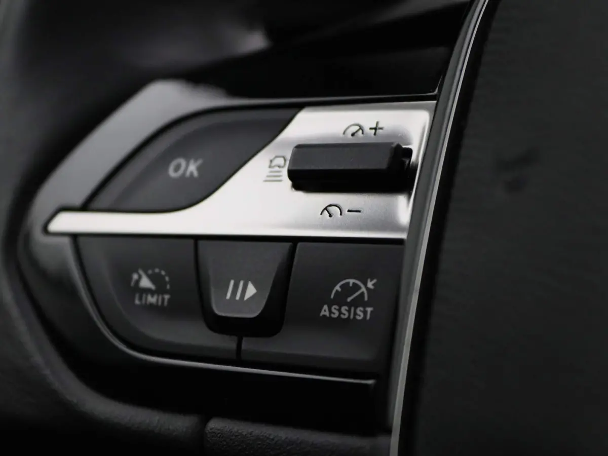 1.5 BlueHDi Allure Pack Business AUTOMAAT | Half-Leder | Apple Carplay / Android Auto | 360 Camera | Dodehoekdetectie | Led-Koplampen | Sfeerverlichting | Keyless | Adaptieve Cruise Control 