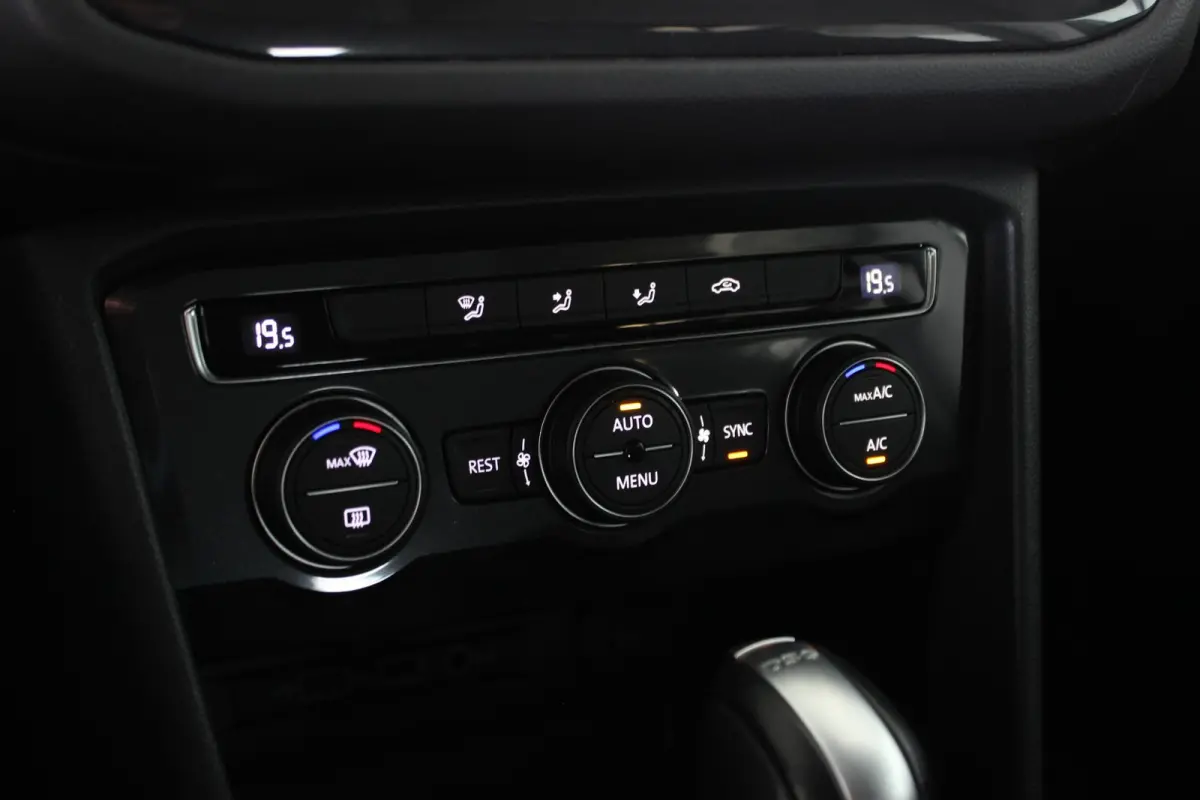 1.4 TSI Comfortline Business 7-persoons | Trekhaak | LED Matrix | Adapt. Cruise | Carplay | Navi | 18" LMV | PDC V+A