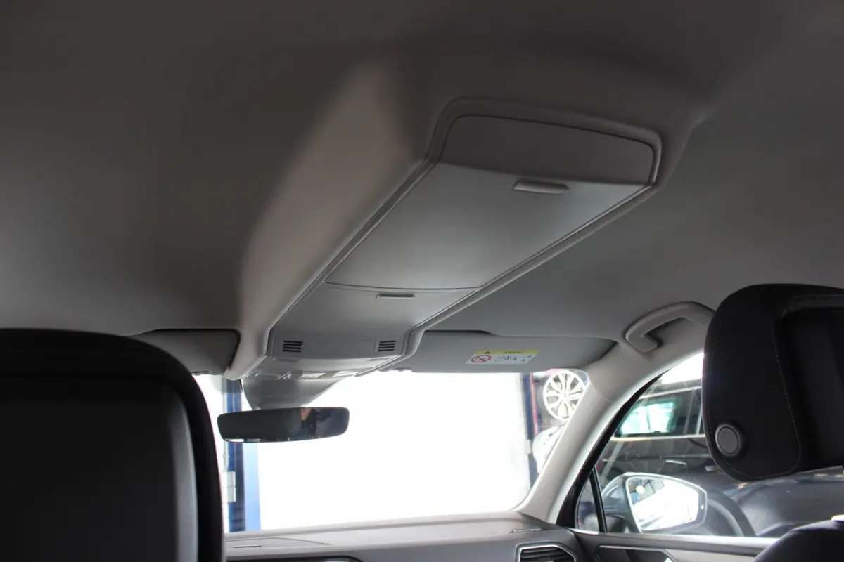 1.4 TSI Comfortline Business 7-persoons | Trekhaak | LED Matrix | Adapt. Cruise | Carplay | Navi | 18" LMV | PDC V+A