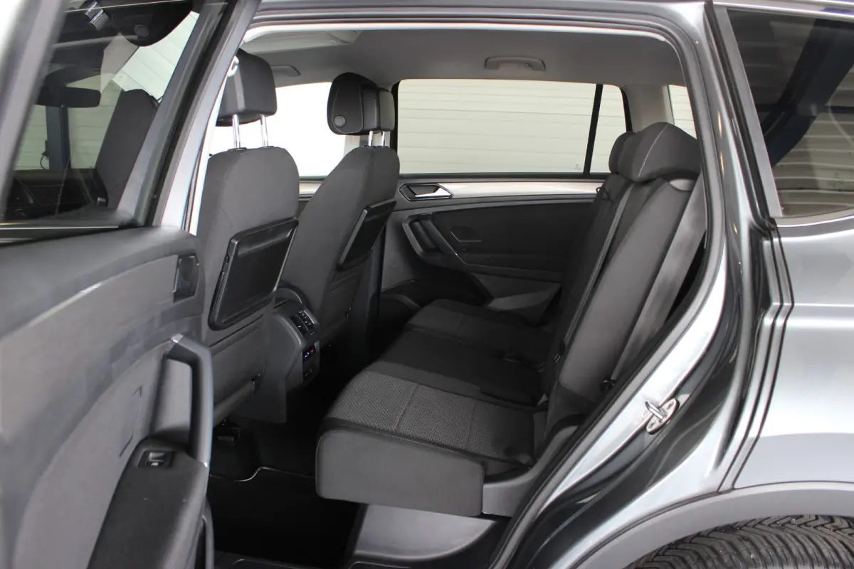 1.4 TSI Comfortline Business 7-persoons | Trekhaak | LED Matrix | Adapt. Cruise | Carplay | Navi | 18" LMV | PDC V+A