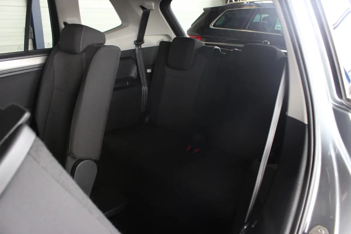 1.4 TSI Comfortline Business 7-persoons | Trekhaak | LED Matrix | Adapt. Cruise | Carplay | Navi | 18" LMV | PDC V+A