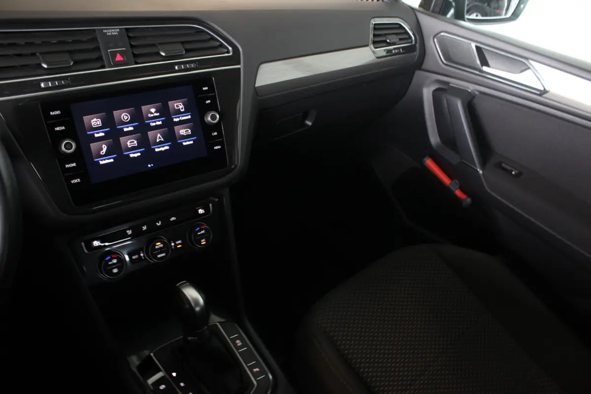 1.4 TSI Comfortline Business 7-persoons | Trekhaak | LED Matrix | Adapt. Cruise | Carplay | Navi | 18" LMV | PDC V+A