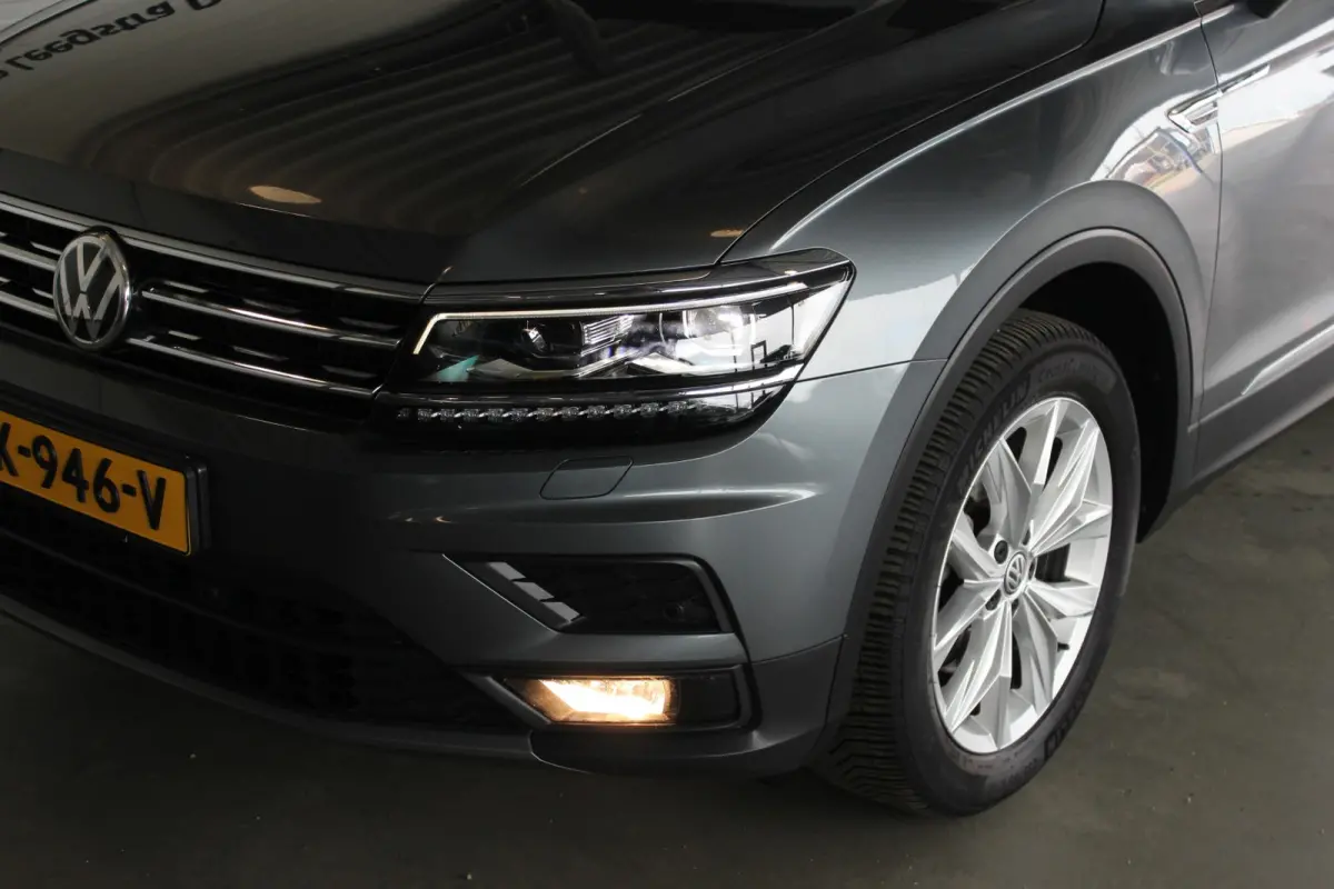 1.4 TSI Comfortline Business 7-persoons | Trekhaak | LED Matrix | Adapt. Cruise | Carplay | Navi | 18" LMV | PDC V+A