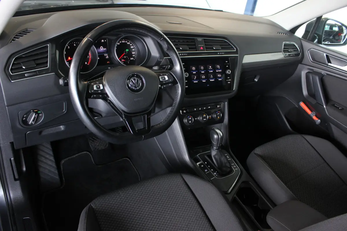 1.4 TSI Comfortline Business 7-persoons | Trekhaak | LED Matrix | Adapt. Cruise | Carplay | Navi | 18" LMV | PDC V+A
