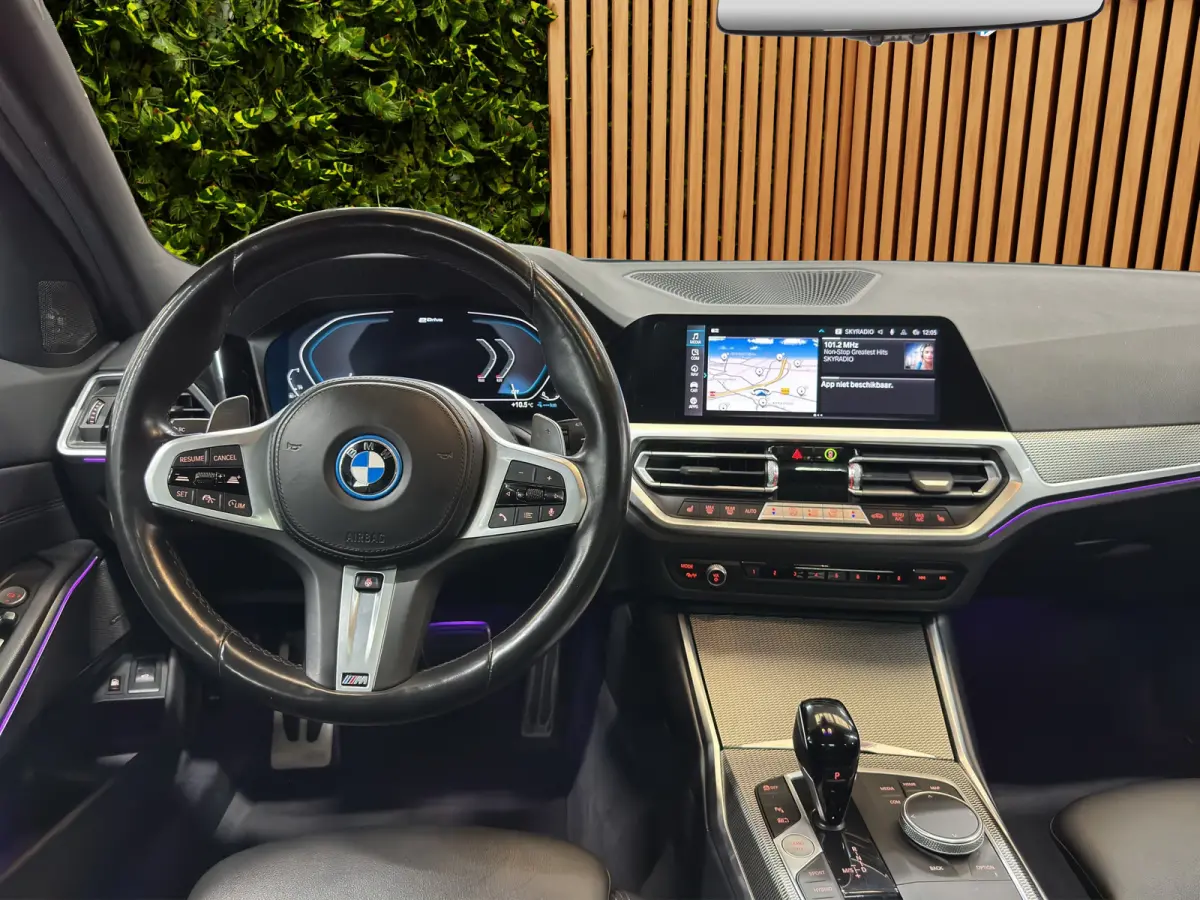 330e xDrive | Achteruitrijcamera | Apple Carplay/Android Auto|telefoonintegratie premium | Audio installatie premium