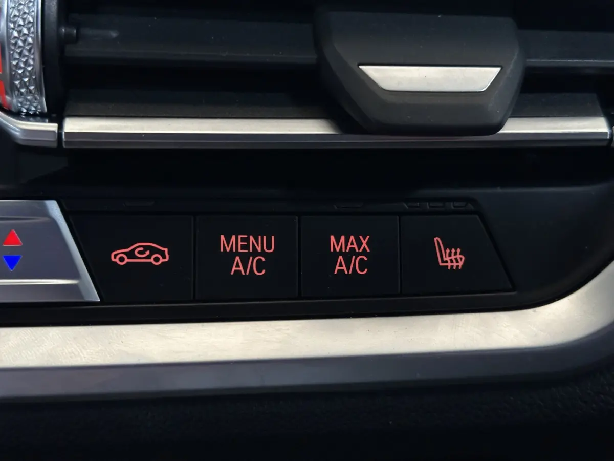 330e xDrive | Achteruitrijcamera | Apple Carplay/Android Auto|telefoonintegratie premium | Audio installatie premium