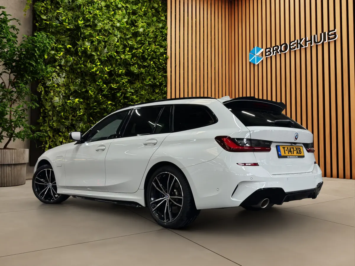 330e xDrive | Achteruitrijcamera | Apple Carplay/Android Auto|telefoonintegratie premium | Audio installatie premium