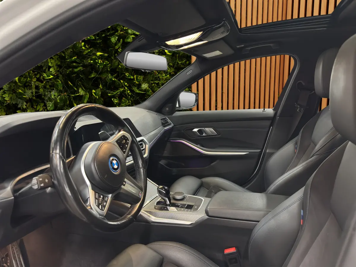 330e xDrive | Achteruitrijcamera | Apple Carplay/Android Auto|telefoonintegratie premium | Audio installatie premium