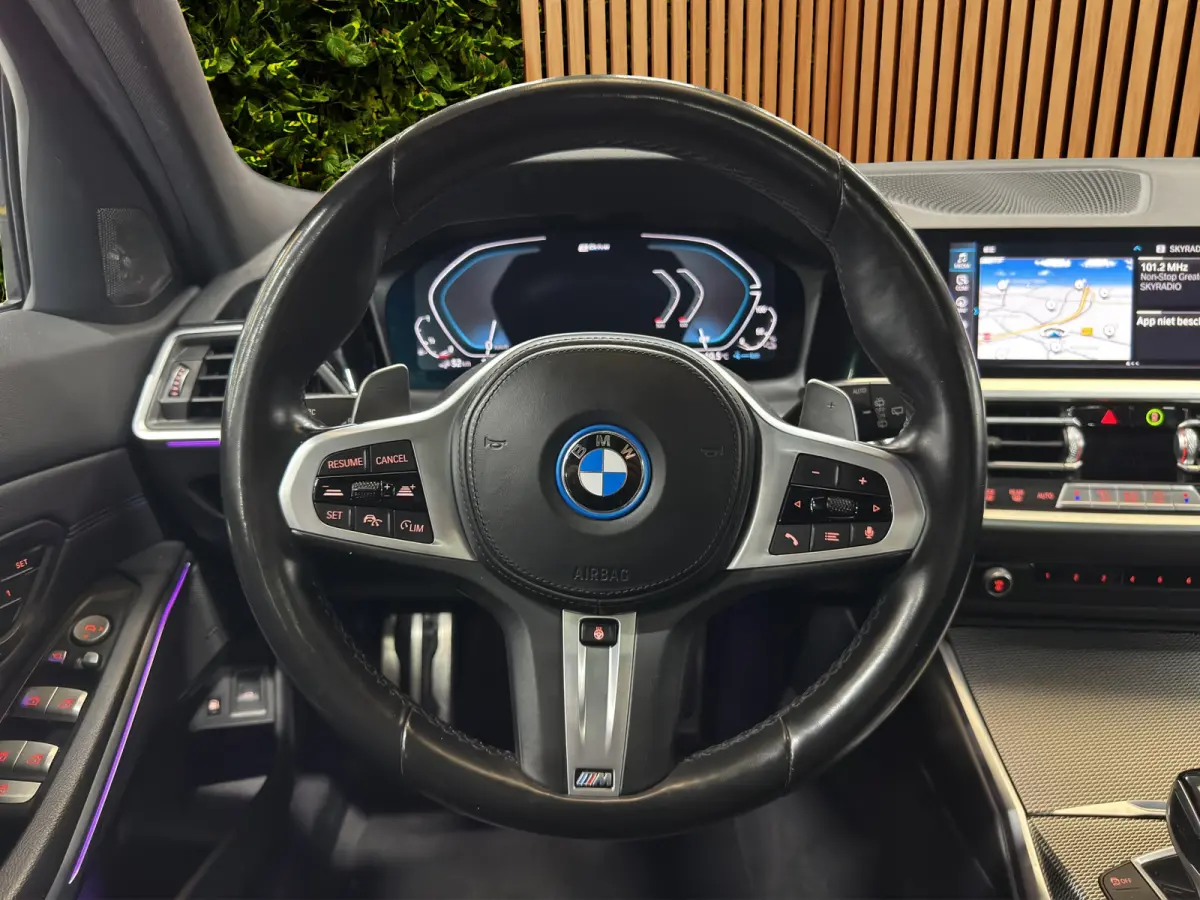 330e xDrive | Achteruitrijcamera | Apple Carplay/Android Auto|telefoonintegratie premium | Audio installatie premium