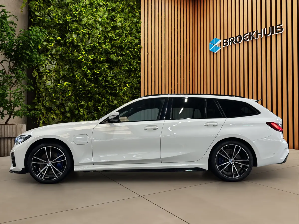 330e xDrive | Achteruitrijcamera | Apple Carplay/Android Auto|telefoonintegratie premium | Audio installatie premium