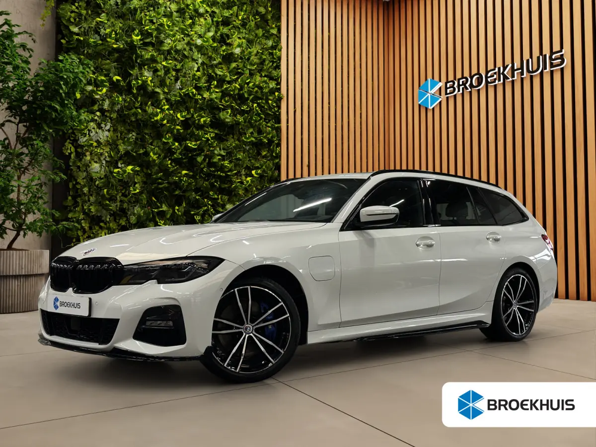 330e xDrive | Achteruitrijcamera | Apple Carplay/Android Auto|telefoonintegratie premium | Audio installatie premium