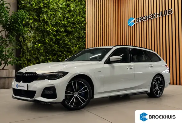 330e xDrive | Achteruitrijcamera | Apple Carplay/Android Auto|telefoonintegratie premium | Audio installatie premium