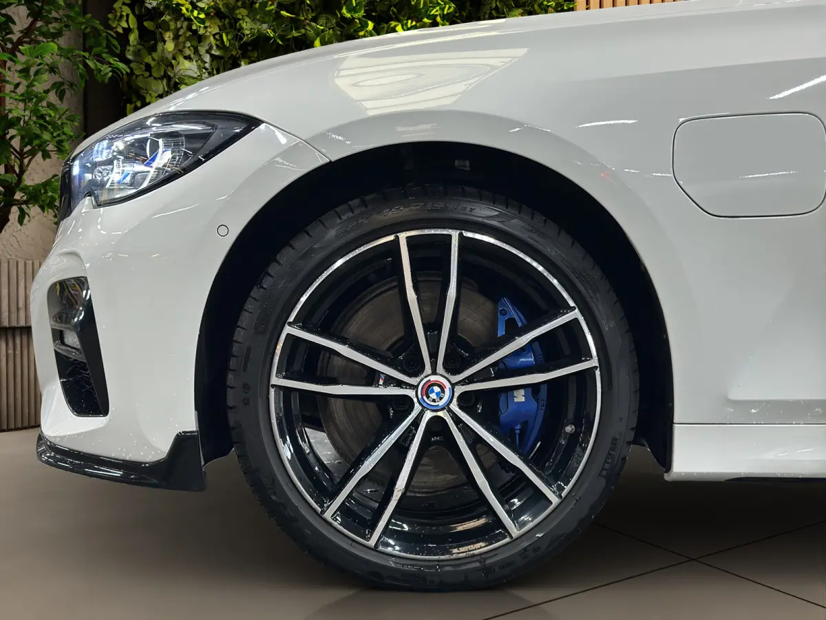 330e xDrive | Achteruitrijcamera | Apple Carplay/Android Auto|telefoonintegratie premium | Audio installatie premium