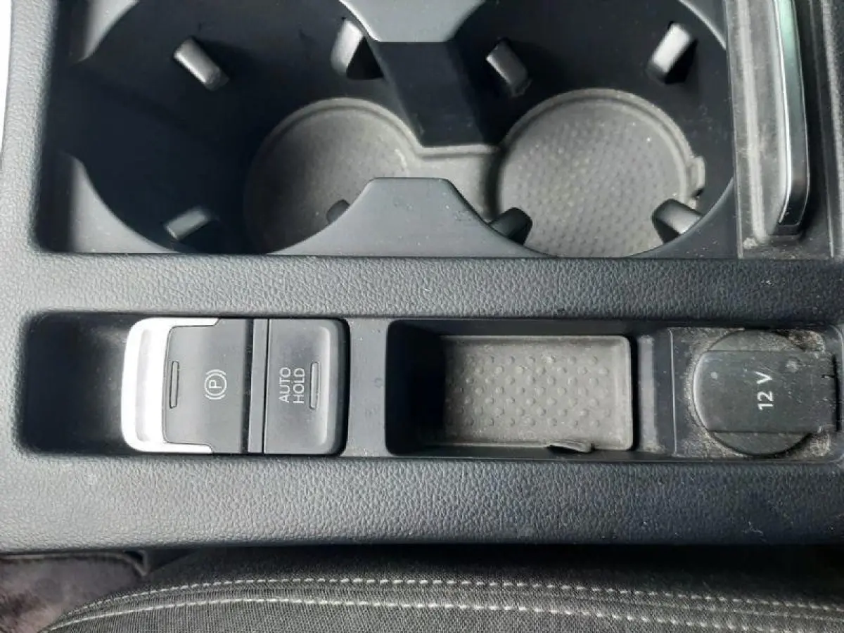 1.4 TSI Comfortline Business led navi cruise dsg app carplay apk1-2027