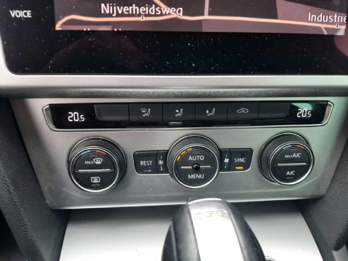 1.4 TSI Comfortline Business led navi cruise dsg app carplay apk1-2027